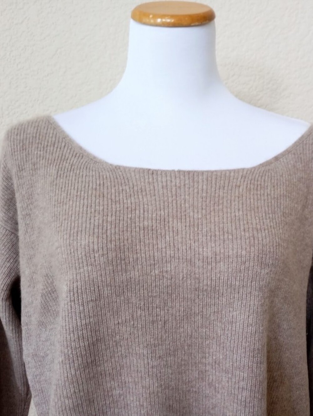 ๐ค Monrow taupe wool and cashmere wide-neck sweater - Picture 2 of 9